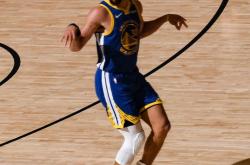 包含库里连续二十场比赛得分超过逆转，塞尔维亚队挑战极限！的词条